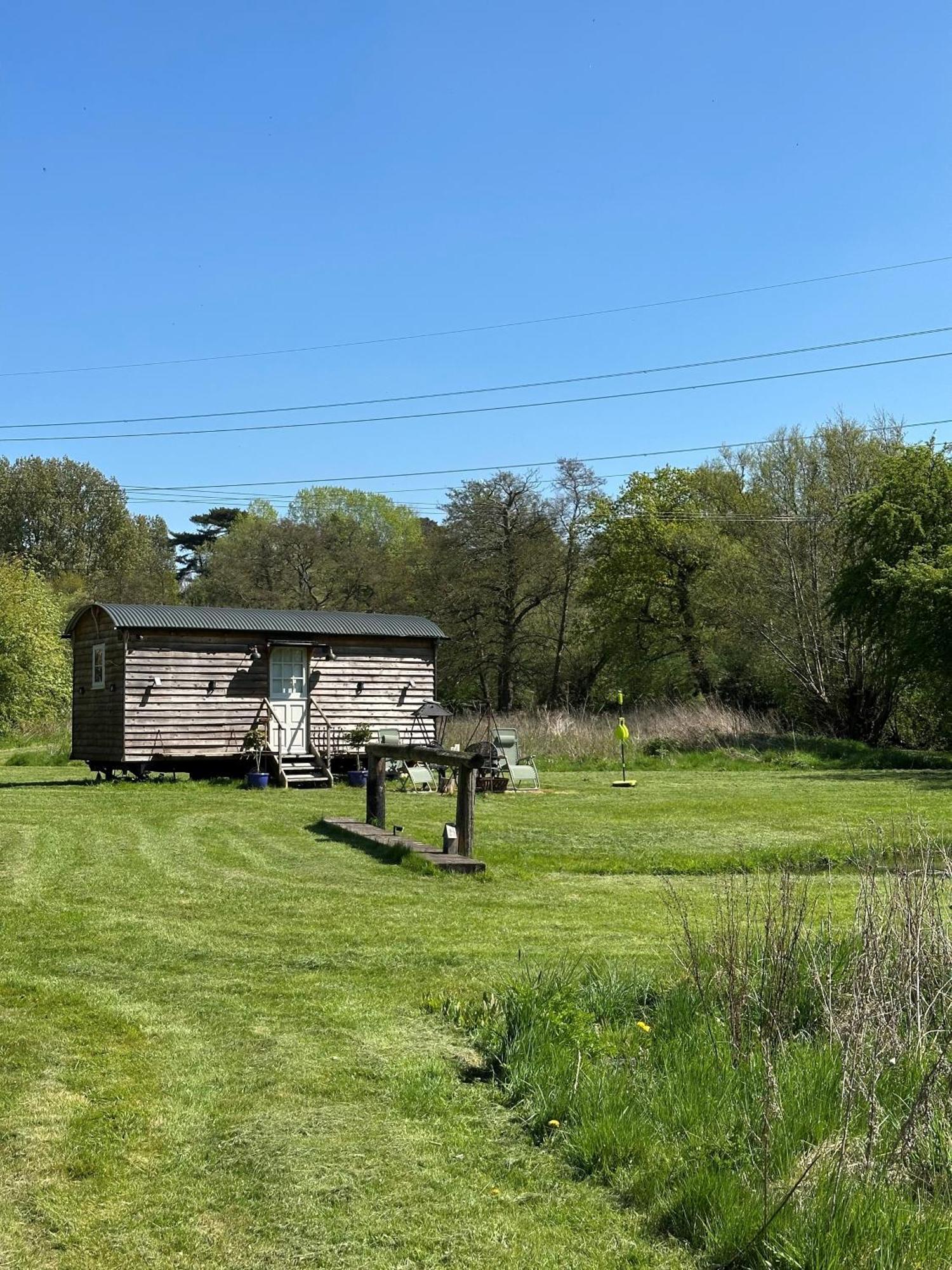 Mountbatten Shepherds Hut & Buckhurst Shepherds Hut Ashford  Buitenkant foto